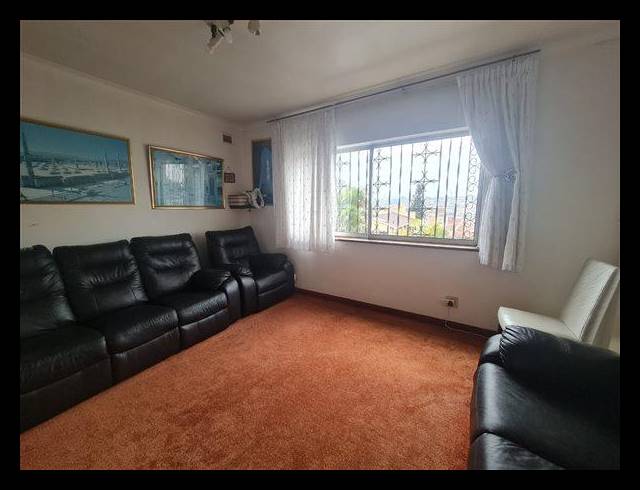 5 BEDROOM HOUSE FOR SALE IN OVERPORT